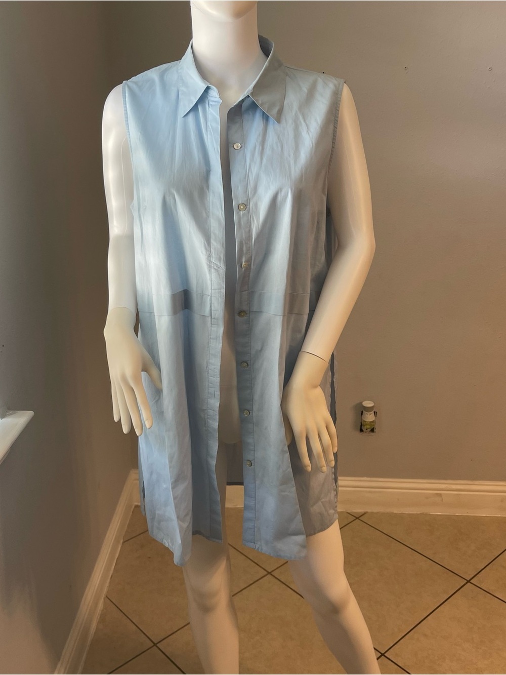 This is a light blue Forever 21 sleeveless top size medium
Like new condition - Picture 1 of 11